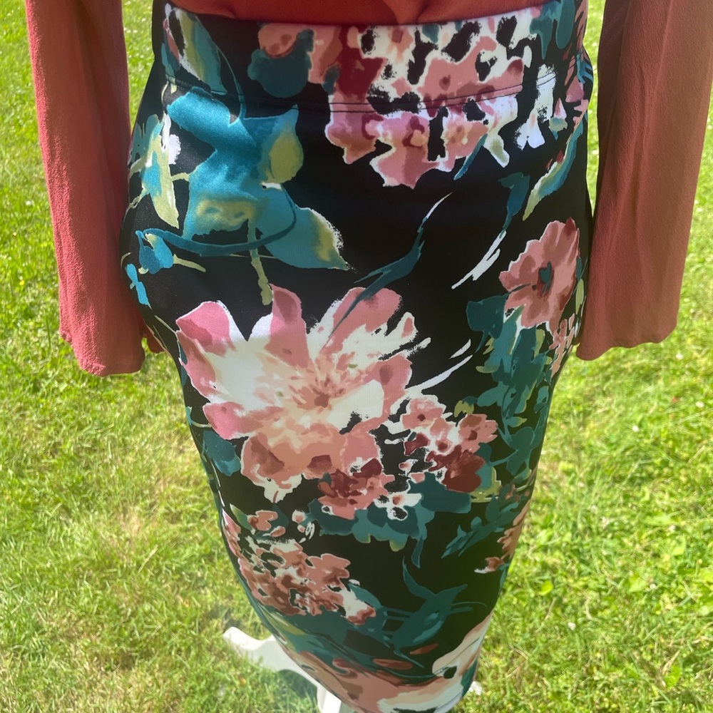LARA Black and Pink Knee-Length Pencil Skirt